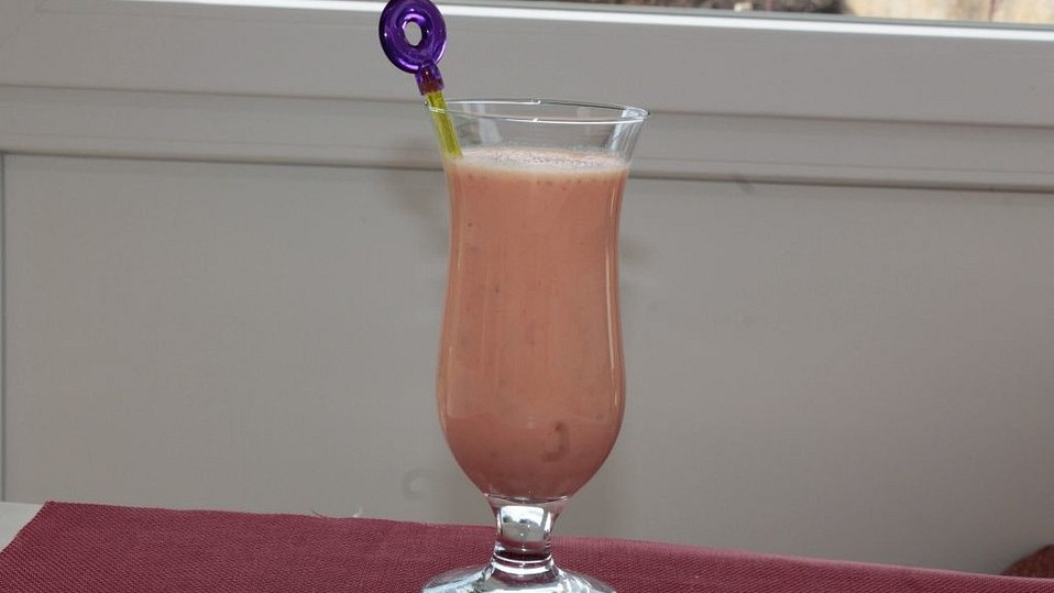 Bananen-Goji-Buttermilch-Drink mit Leinsamenmix von patty89 Bananen-Goji-Buttermilch-Drink mit Leinsamenmix von patty89