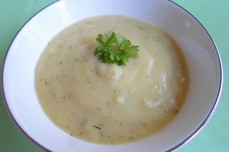 Cremige Sellerie-Dill-Suppe