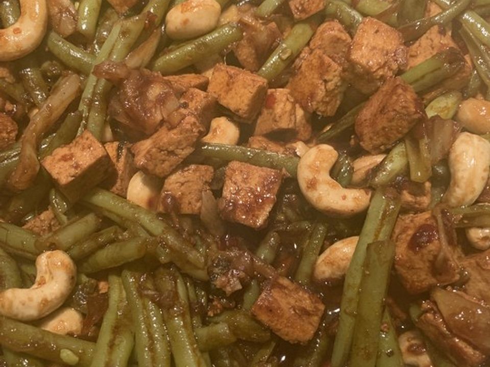 Grünes Wok-Gemüse mit Tofu und Cashewkernen von McMoe| Chefkoch