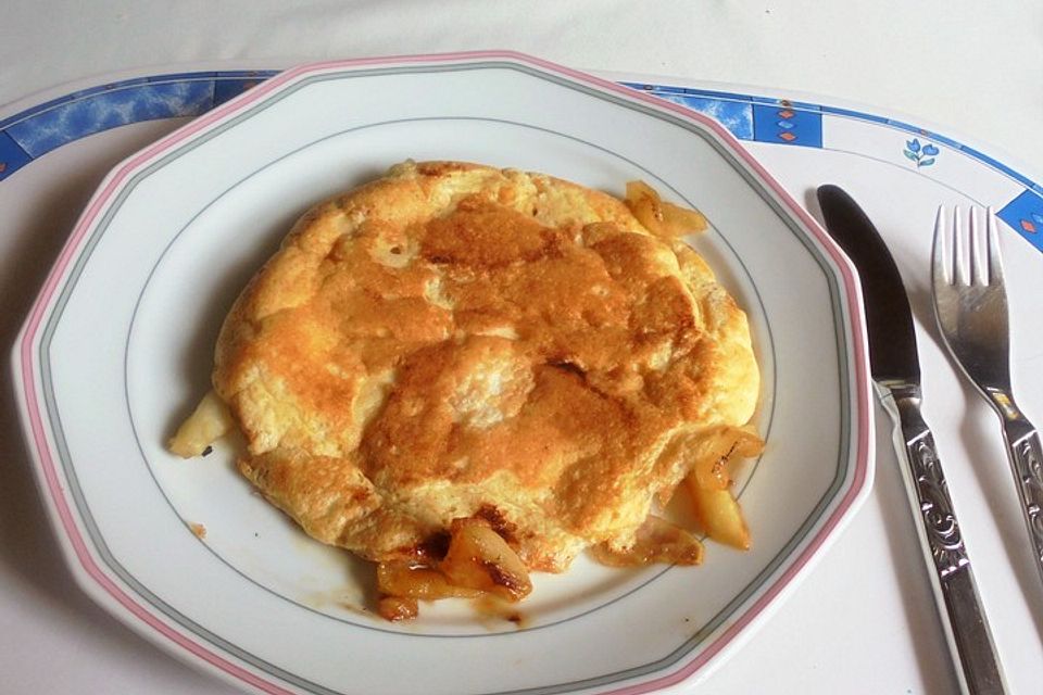 Karamellisierter Apfel-Schaum-Pfannkuchen