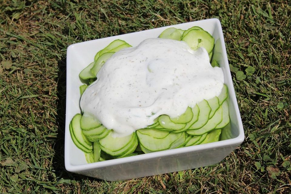 Gurkensalat mit Sahne und Dill