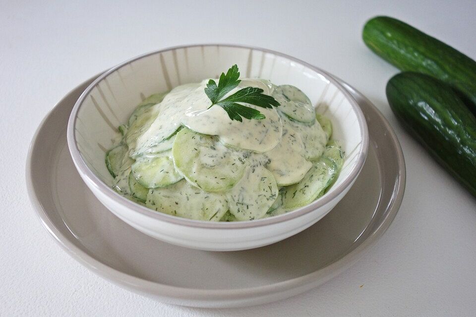 Gurkensalat mit Sahne und Dill