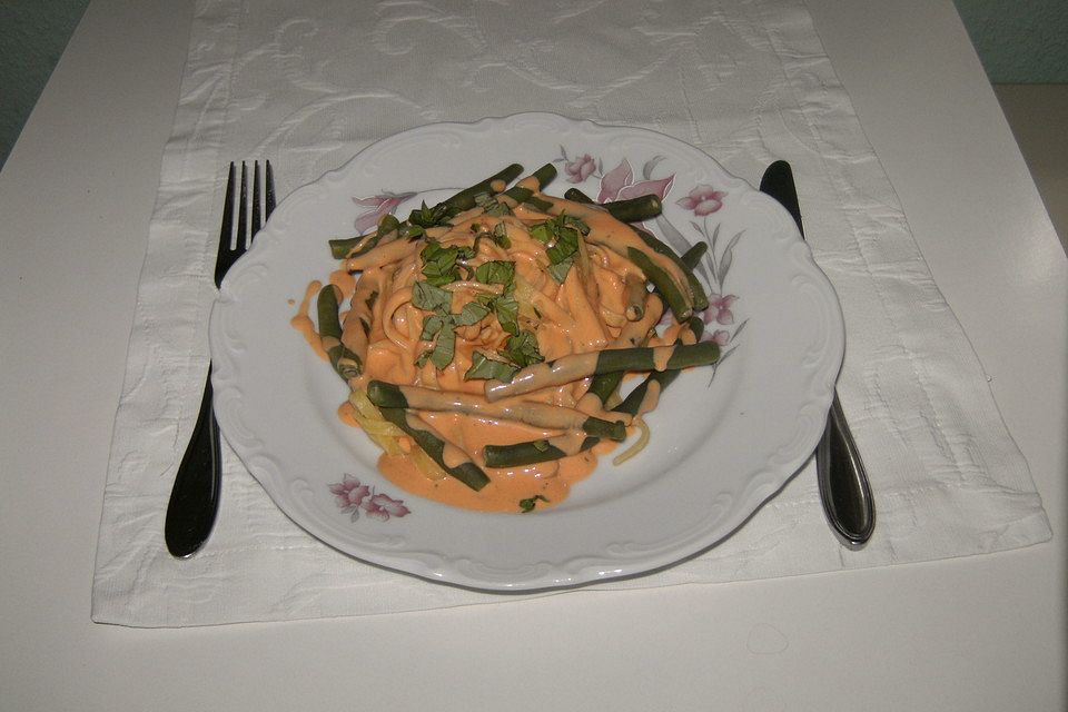 Tagliatelle in Frischkäse-Sahnesoße mit Bohnen