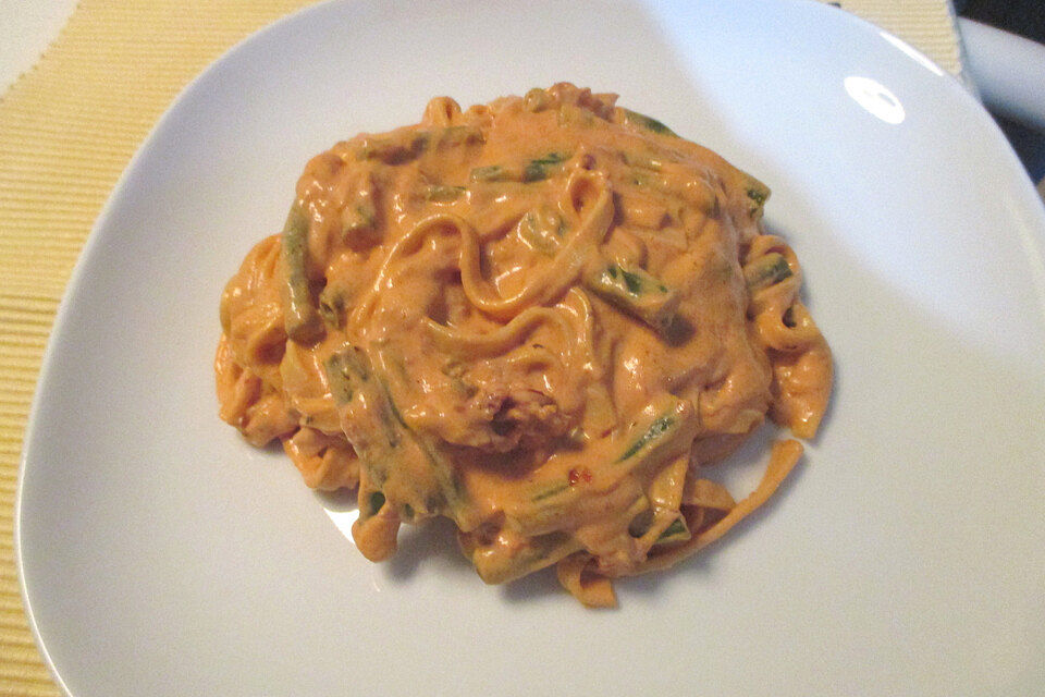 Tagliatelle in Frischkäse-Sahnesoße mit Bohnen