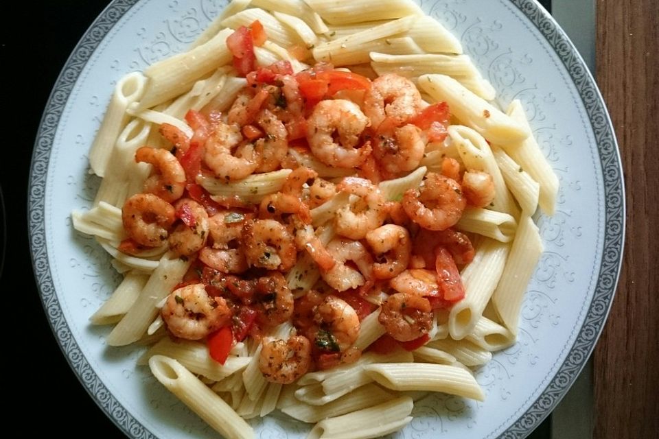 Penne mit Shrimps in würziger Olivenölsauce