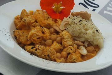 Hähnchencurry mit Cashewkernen und Kichererbsen