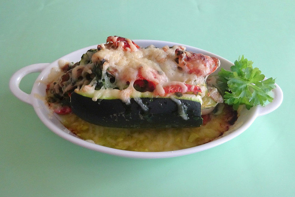 Gefüllte Zucchini mit Spinat und Pilzen