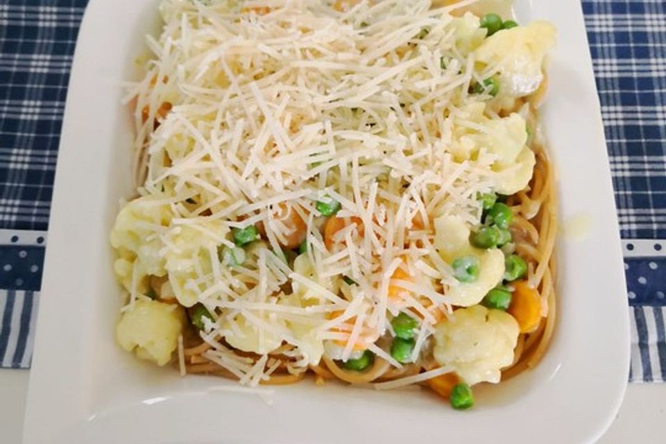 Vollkornspagetti mit Gemüseragout