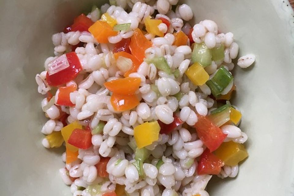 Paprika-Gurken-Salat mit Gerste