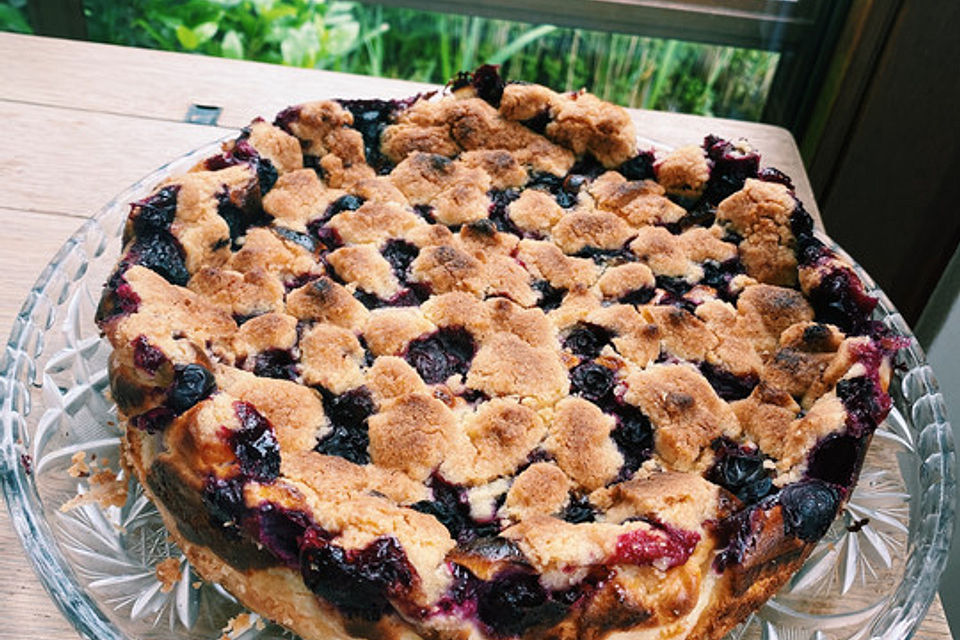 Brombeer-Quark-Kuchen mit Zimtstreuseln