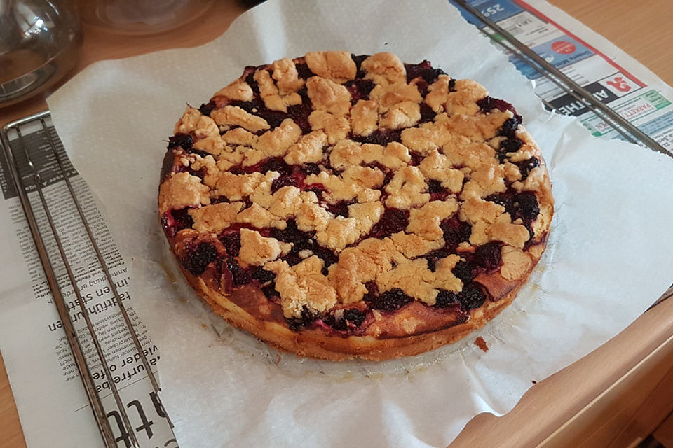 Brombeer-Quark-Kuchen mit Zimtstreuseln