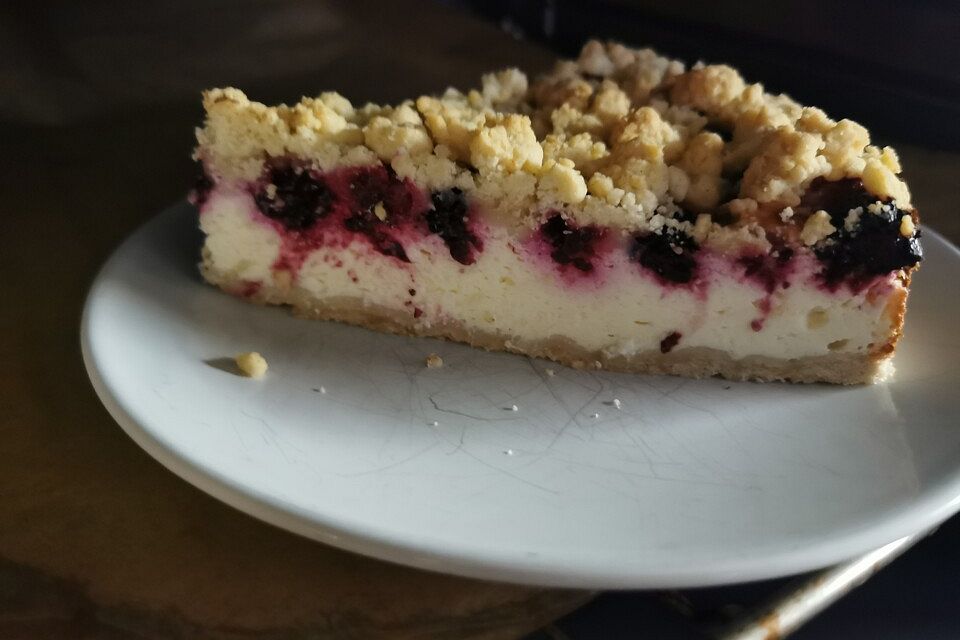 Brombeer-Quark-Kuchen mit Zimtstreuseln