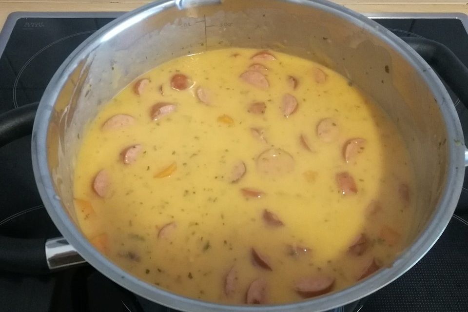 Würstchengulasch mit Käse