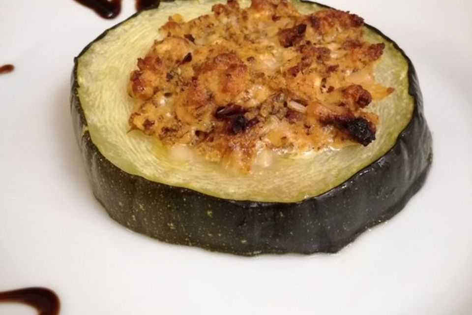 Gefüllte Zucchini mit Tofu