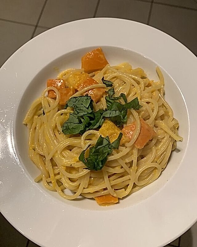 One Pot-Kürbis-Spaghetti mit Gorgonzola-Sahne