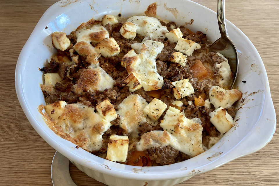 Süßkartoffel-Hackfleisch-Auflauf mit Feta