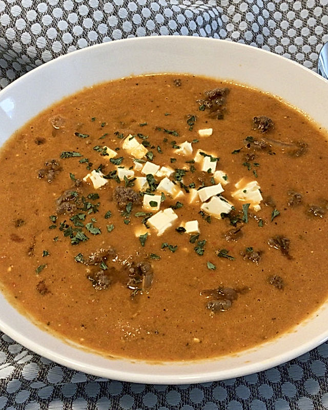 Paprika-Hackfleisch-Suppe mit Feta