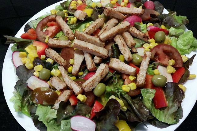 Bunter Sommersalat mit Hähnchenbrustfilet von Jalapeno-Jule| Chefkoch