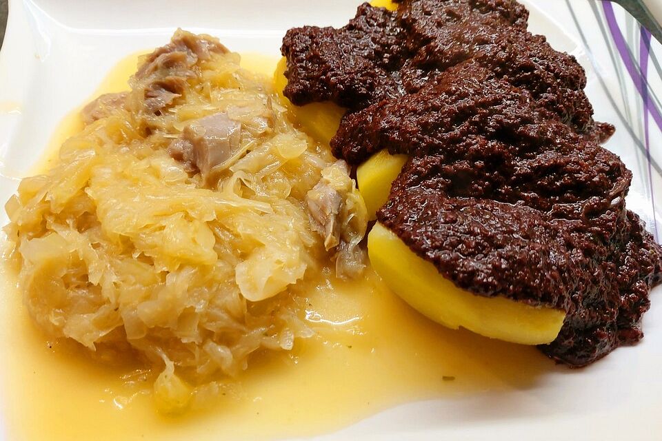 Gebratene Blutwurst mit Kartoffeln