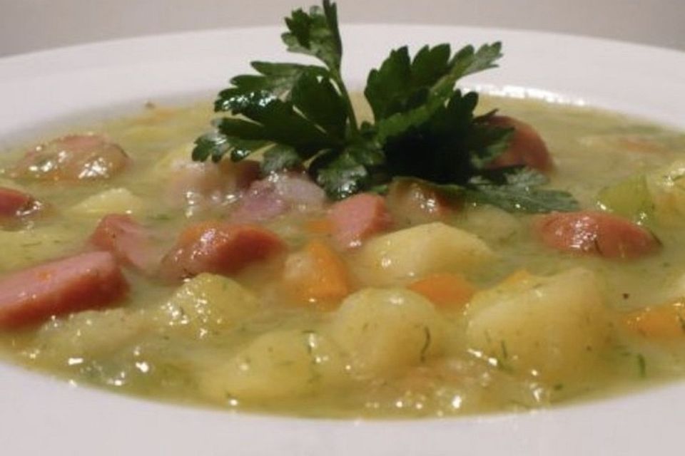 Kartoffelsuppe mit Wienerwürstchen