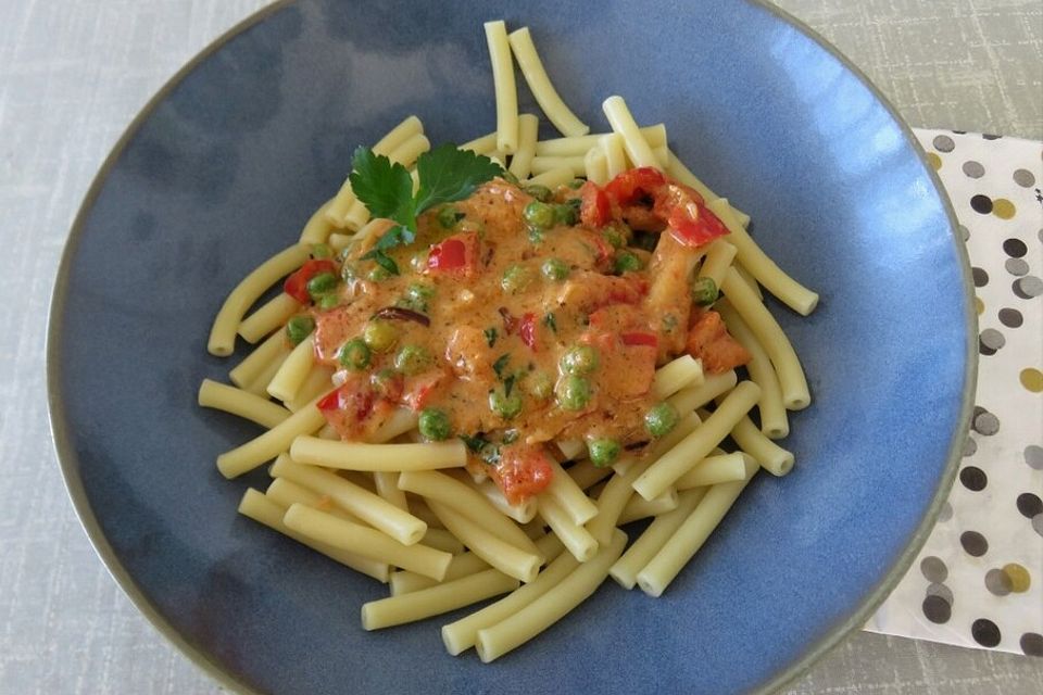 Penne mit Thunfisch - Paprika - Sauce