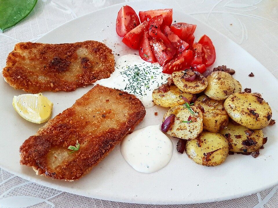 Kohlrabischnitzel mit Kräuterschmand und Bratkartoffeln von ...