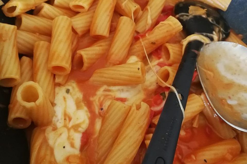 One Pot Pasta Tomate-Mozzarella