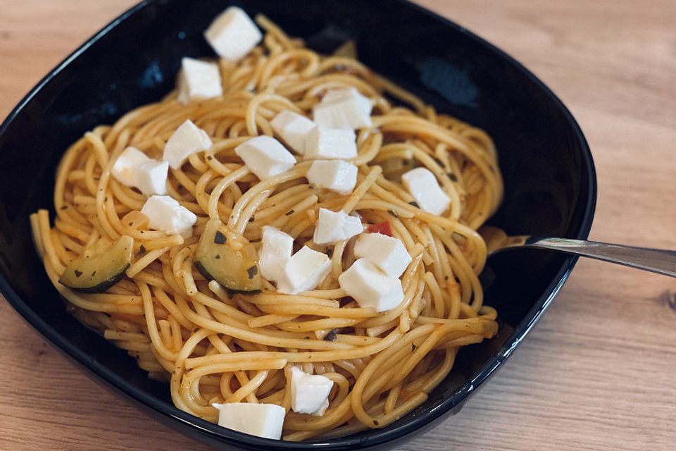 One Pot Pasta Tomate-Mozzarella