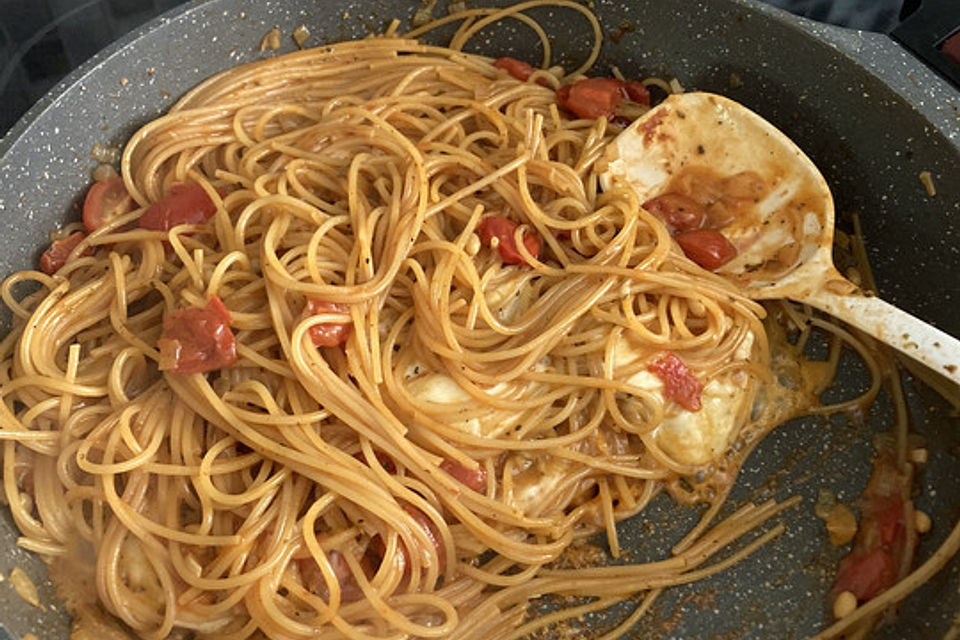 One Pot Pasta Tomate-Mozzarella