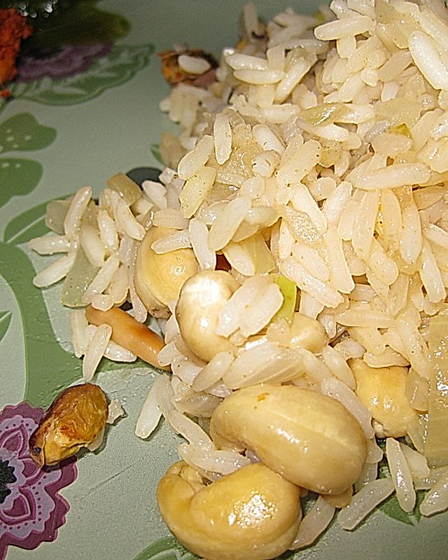 Scharfer Pilau Reis mit Nüssen
