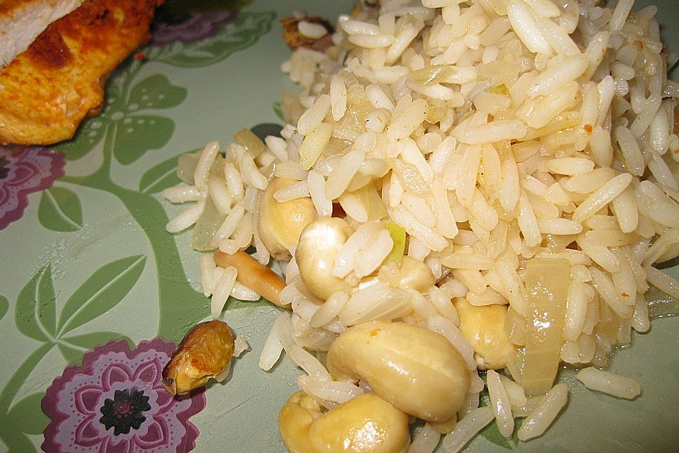 Scharfer Pilau Reis mit Nüssen