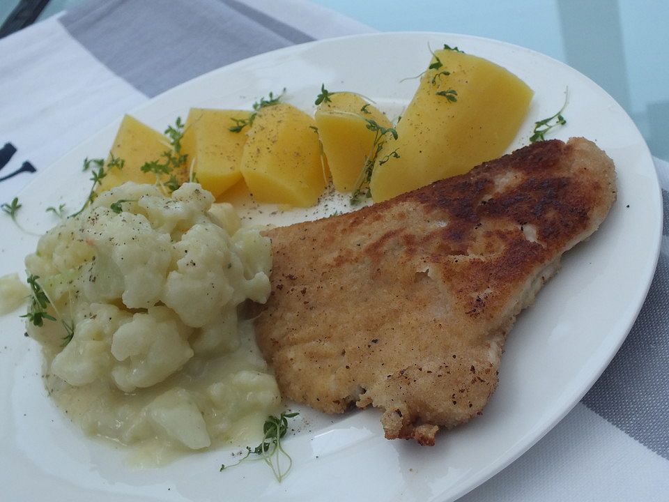 Mini-Putenschnitzel mit Salzkartoffeln und Bechamel-Blumenkohl von ...