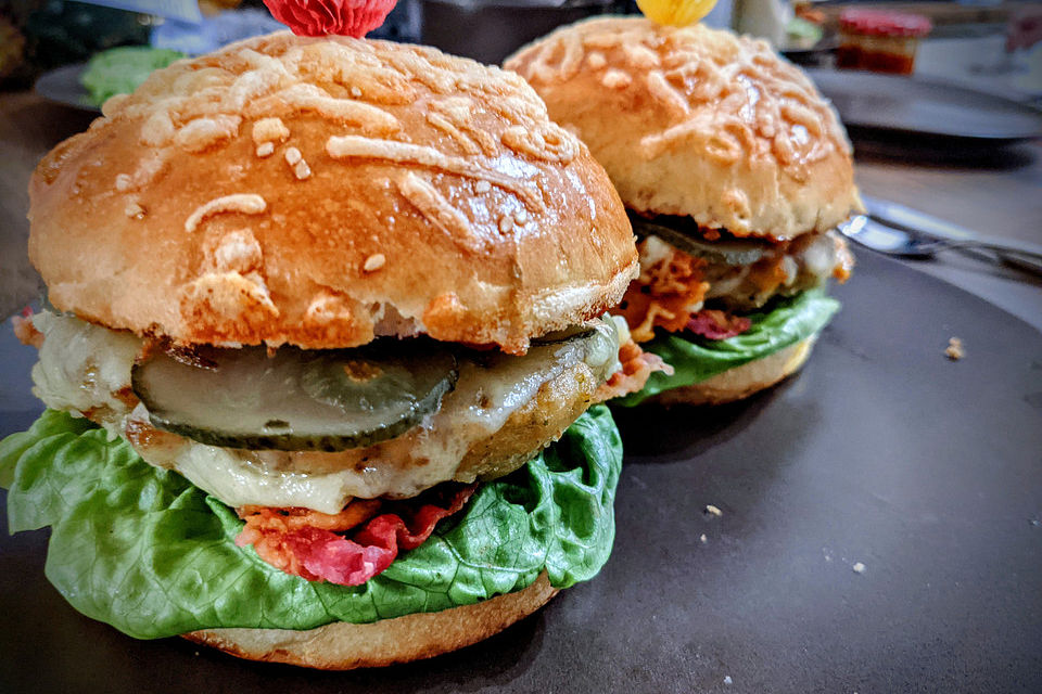 Falafel-Burger mit Ofenkartoffeln