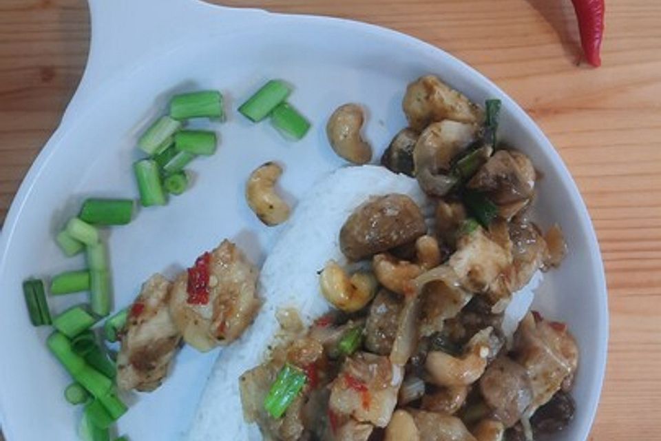 Gai Pad Med Mamuang - Hähnchen mit Cashewkernen