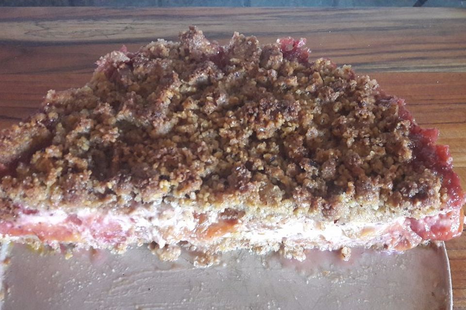 Zwetschgenkuchen mit Vollkornboden und Nuss-Streusel