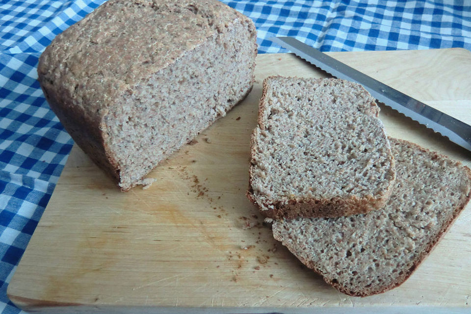 Dinkel-Buchweizenbrot mit Chiasamen und Haferflocken