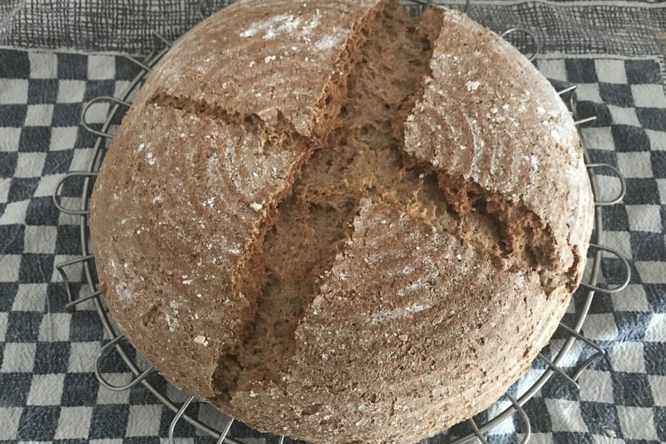 Sauerteigbrot mit Einkorn, Emmer, Kamut und gerösteten Sonnenblumenkernen