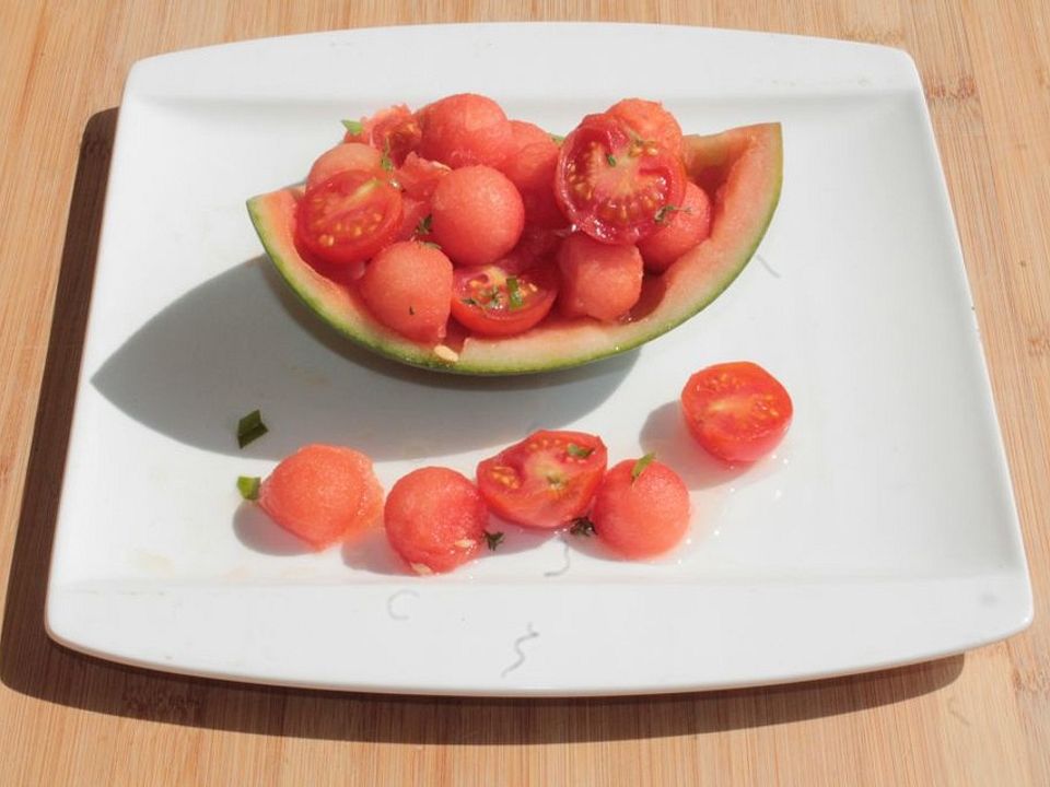Wassermelonen-Tomaten-Salat mit Zitronenverbene in Limettendressing von ...