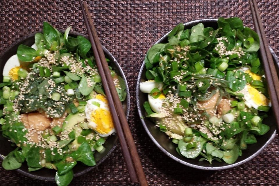 Poke Bowl mit Lachs und Avocado