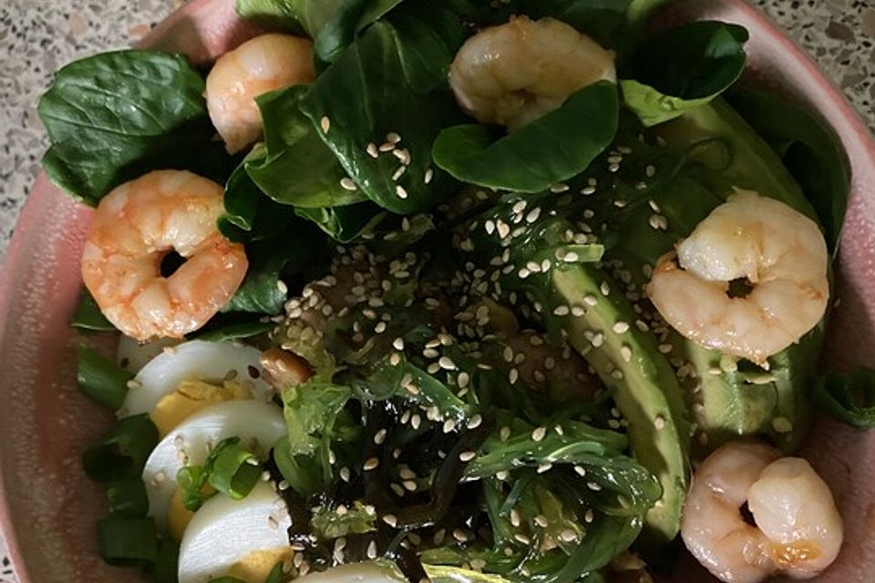 Poke Bowl mit Lachs und Avocado