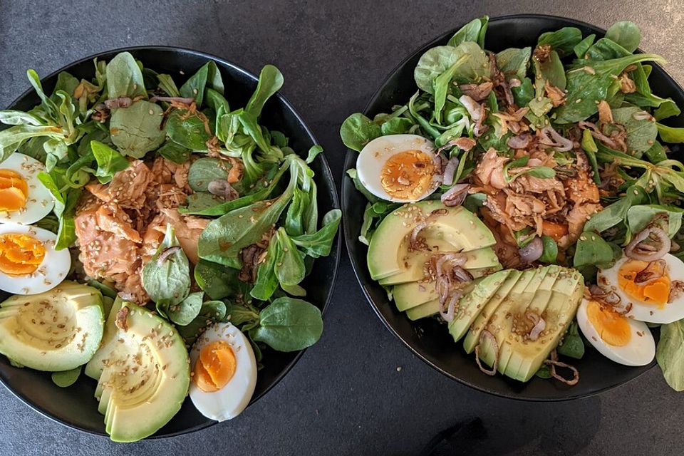 Poke Bowl mit Lachs und Avocado