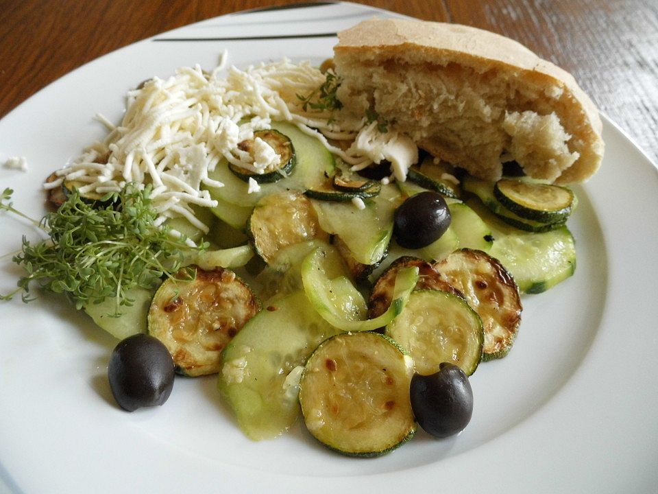 Griechischer Zucchini-Gurkensalat von KochMaus667| Chefkoch