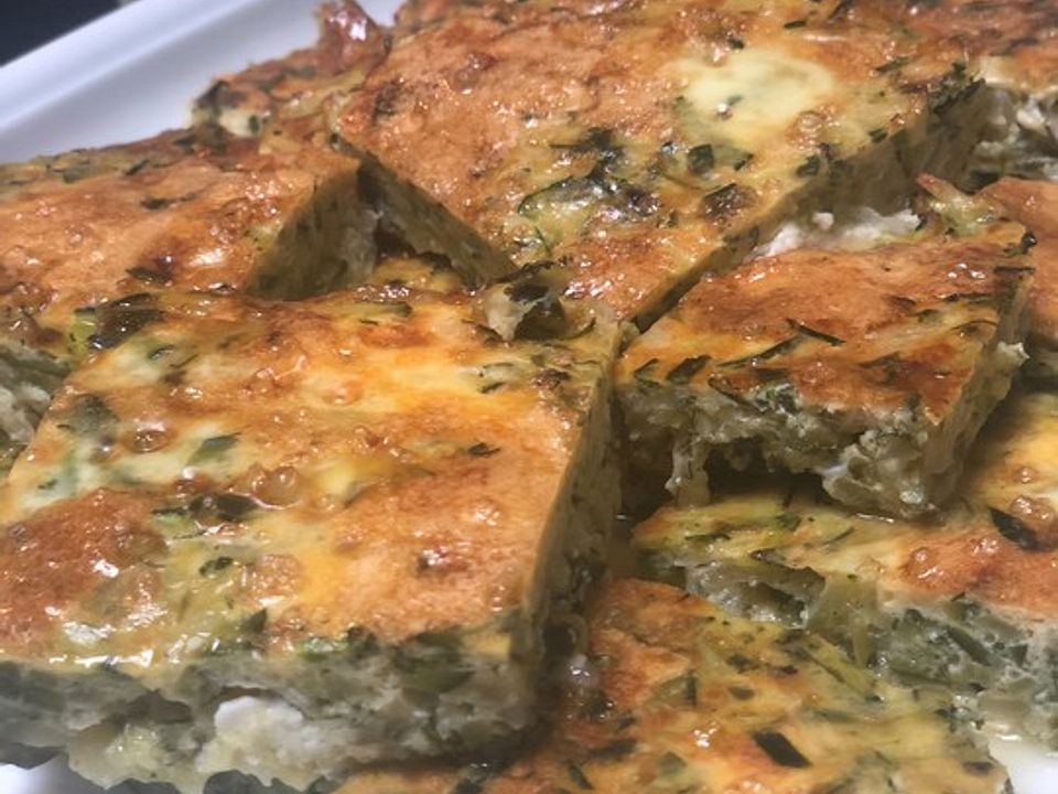 Sfougato - griechisches Ofen-Omelette mit Zucchini und Feta - Kochen ...