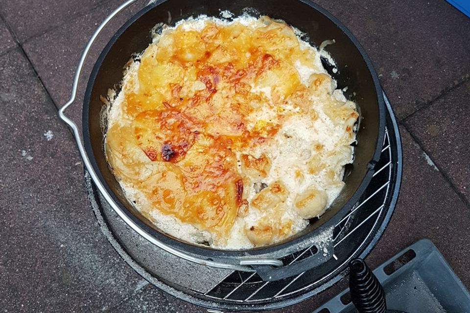 Kartoffelgratin aus dem Dutch Oven