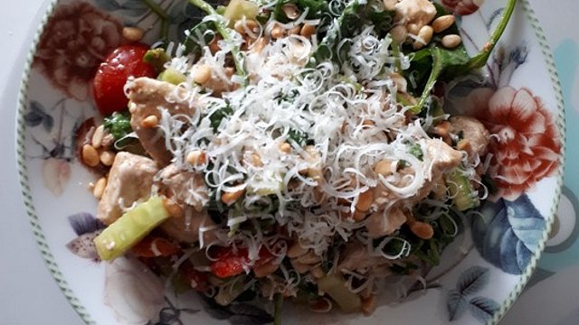 Spinatsalat mit Hähnchen, Feta und Preiselbeerdressing von AnneBrombeer Spinatsalat mit Hähnchen, Feta und Preiselbeerdressing von AnneBrombeer