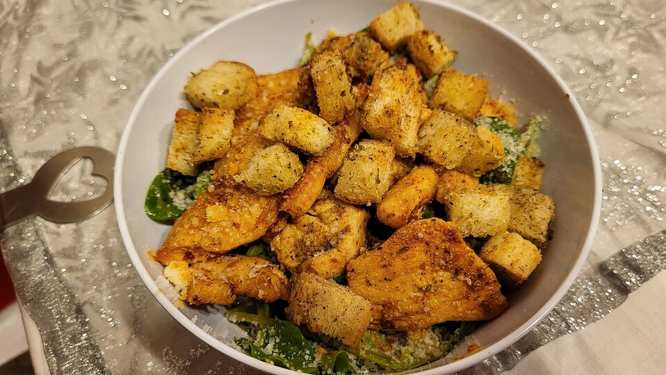 Spinatsalat mit Hähnchen, Feta und Preiselbeerdressing von AnneBrombeer Spinatsalat mit Hähnchen, Feta und Preiselbeerdressing von AnneBrombeer