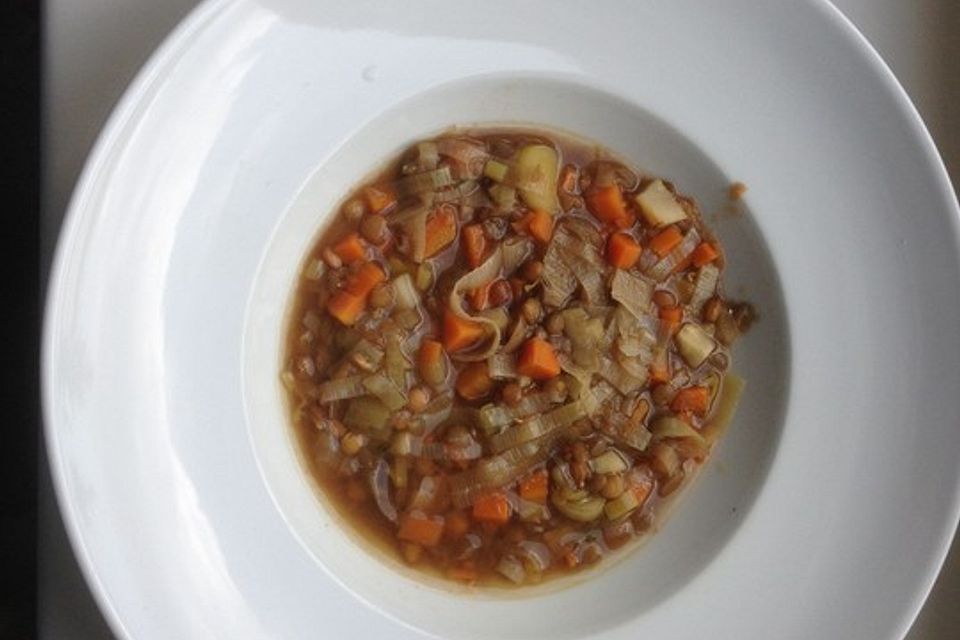 Linsensuppe ohne Fleisch und Kartoffeln