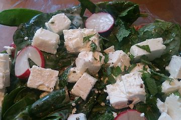 Zuckerschoten-Salat mit Spinat