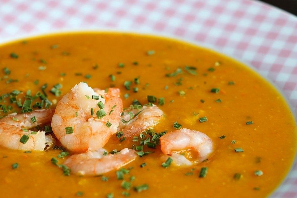 Exotische Kürbissuppe mit Mango und King Prawns