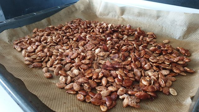 Geröstete Kürbiskerne mit Zimt und Zucker von 1digitalnative